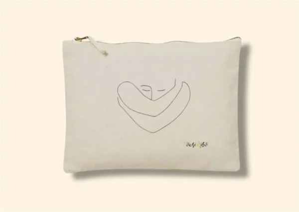 pochette-pochi-confiance-en-soi-face Pochette Pochi Confiance en soi beige photographiée de face sur fond beige, tracé représentant une personne qui se prend elle-même dans ses bras. Pochettes d’accompagnement et de soutien.