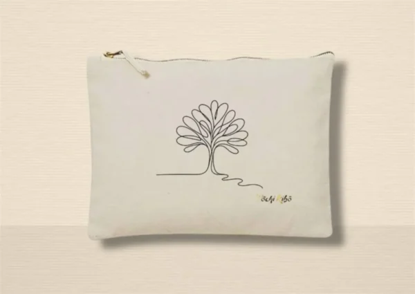 pochette-pochi-deuil-face Pochette Pochi Deuil beige photographiée de face sur fond beige, tracé représentant un arbre de vie, logo Pochi Kibo en bas à droite. Pochettes d’accompagnement et de soutien.