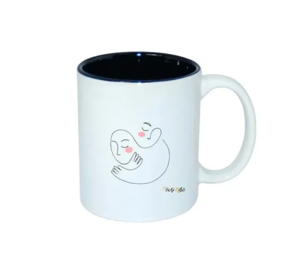 Mug Réconfort Pochi Kibo sur fond blanc, intérieur noir, avec un dessin représentant deux personnes qui s'enlacent